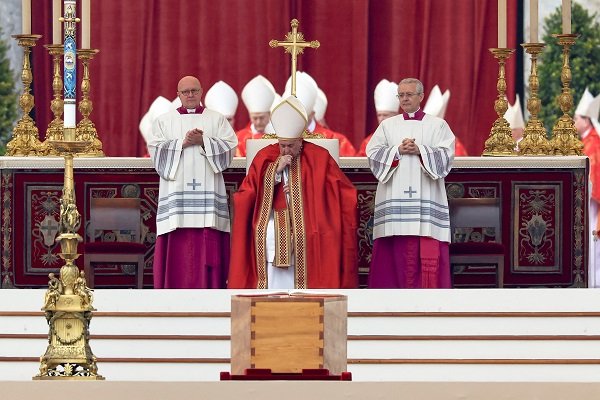 Popiežiaus Benedikto XVI laidotuvių mišios