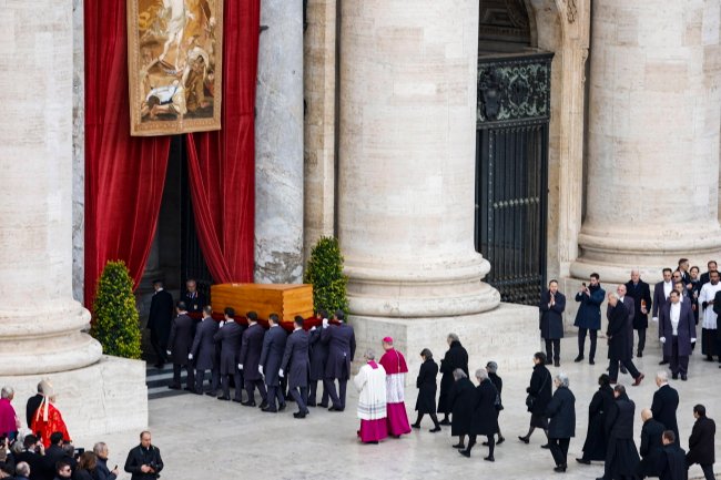Popiežiaus Benedikto XVI laidotuvių mišios